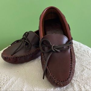 Minnetonka Classic Drivers - like new!